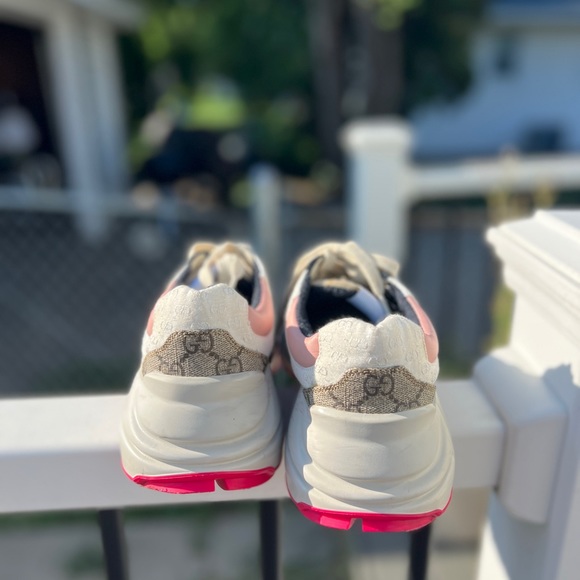 Pre loved Gucci sneakers - Picture 2 of 3